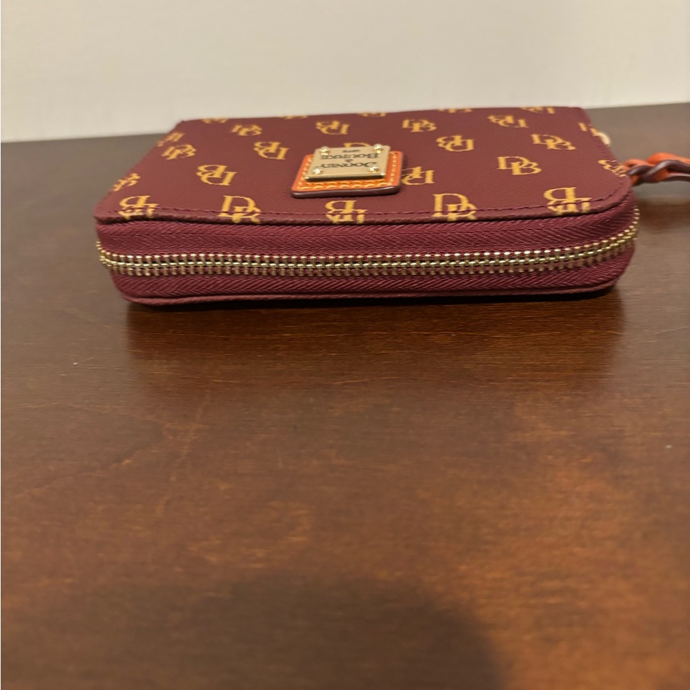 ⭐️ Authentic Dooney and Bourke Gretta Medium Zip Around Wallet ⭐️ - Picture 3 of 6